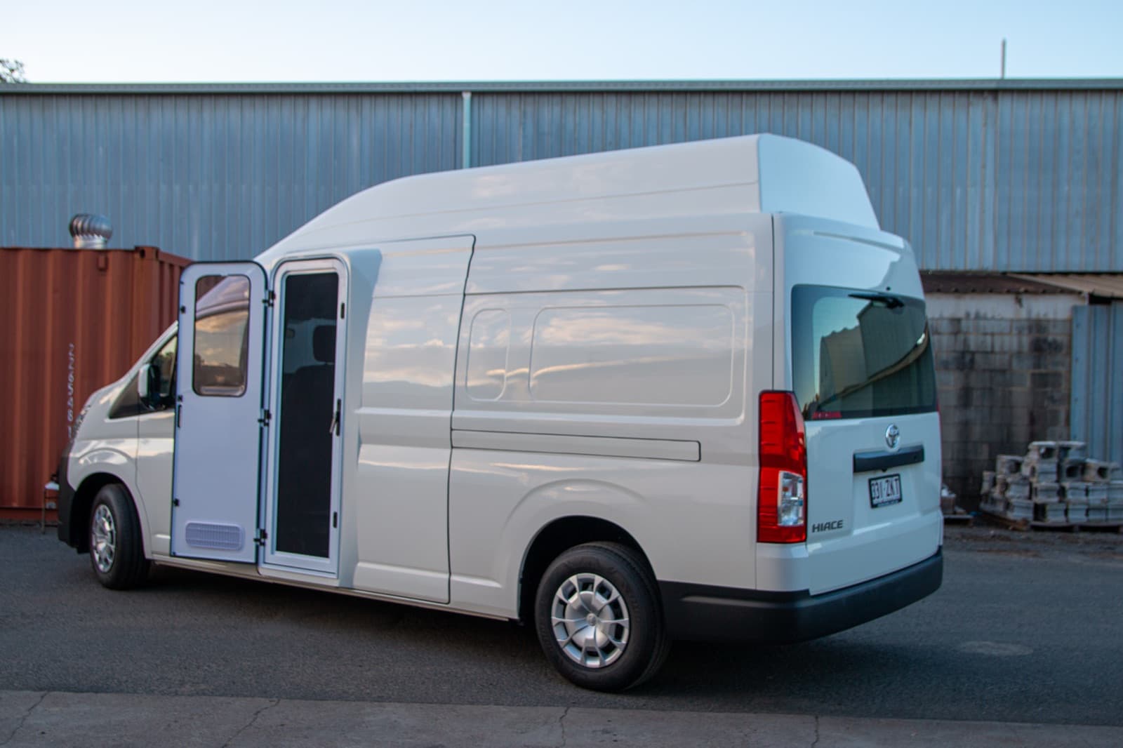 300 Series SLWB hi-top rear view with door