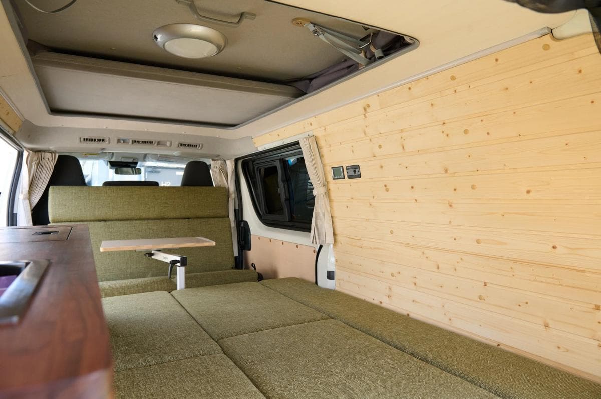 Bed & Galley Kitchen